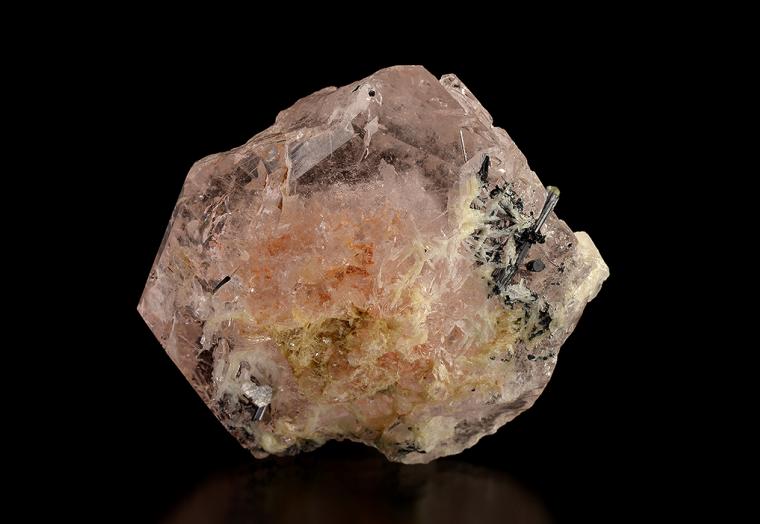 BERYL var. Morganite